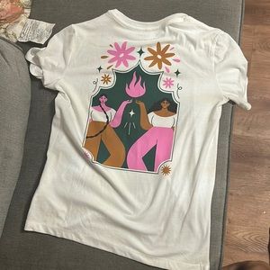 White old navy shirt